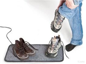 Këpucë të lagura si shkak i zhvillimit të kërpudhave në thonjtë e këmbëve